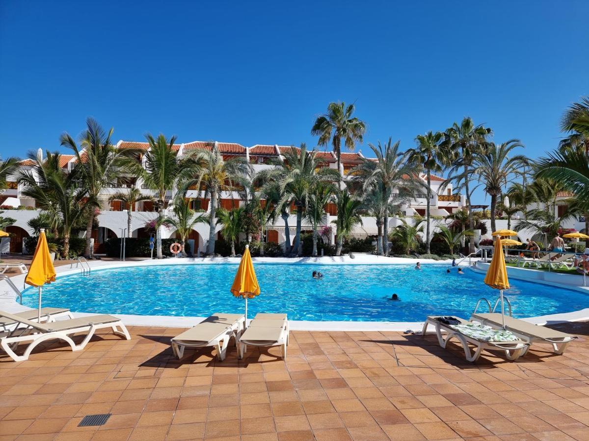Studio Apartment No 1 Directly On The Beach And Sea, Terrace, Heated Pool, Wifi Playa de las Americas  Bagian luar foto