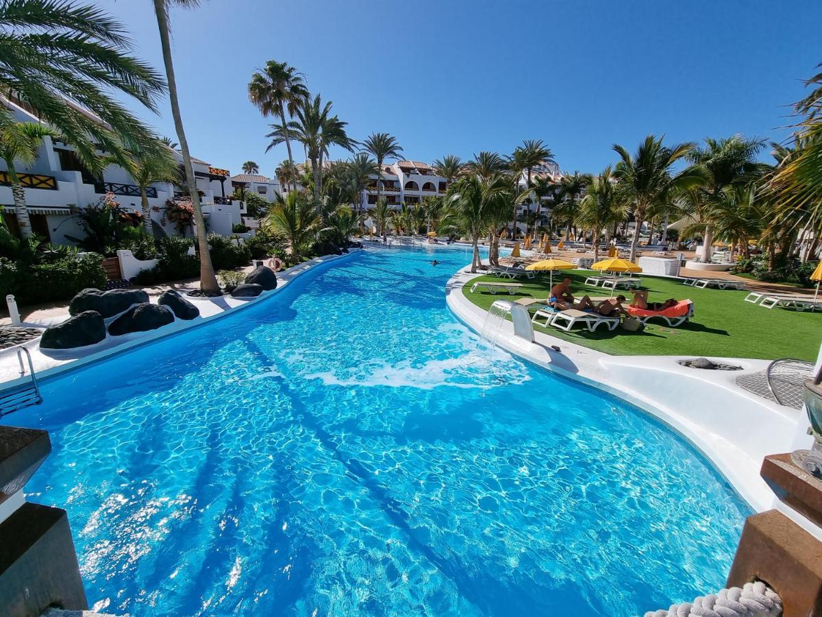 Studio Apartment No 1 Directly On The Beach And Sea, Terrace, Heated Pool, Wifi Playa de las Americas  Bagian luar foto