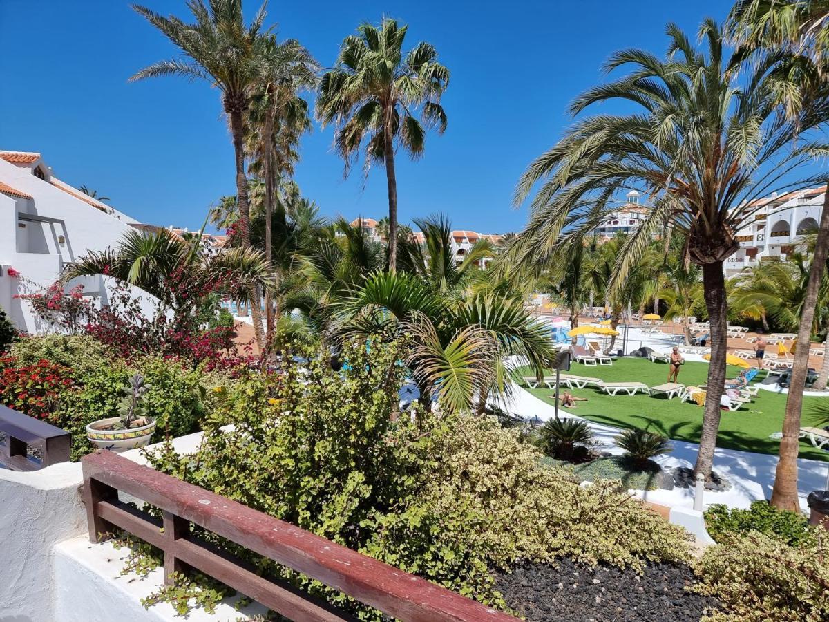 Studio Apartment No 1 Directly On The Beach And Sea, Terrace, Heated Pool, Wifi Playa de las Americas  Bagian luar foto