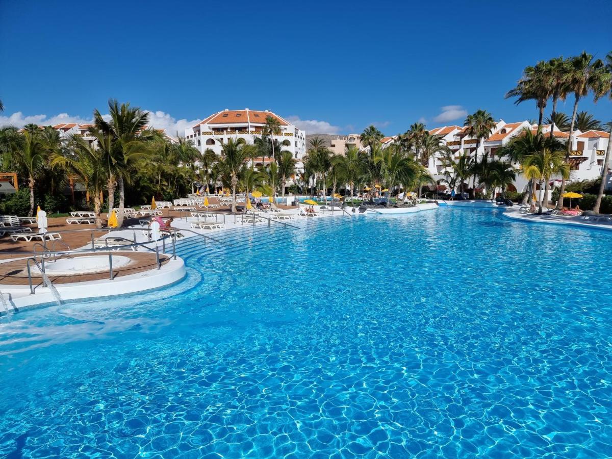 Studio Apartment No 1 Directly On The Beach And Sea, Terrace, Heated Pool, Wifi Playa de las Americas  Bagian luar foto