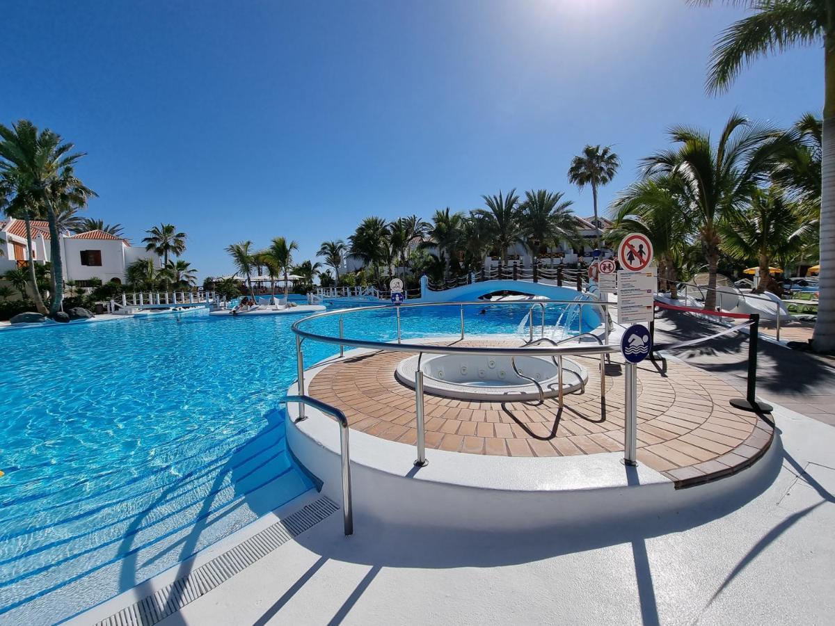 Studio Apartment No 1 Directly On The Beach And Sea, Terrace, Heated Pool, Wifi Playa de las Americas  Bagian luar foto