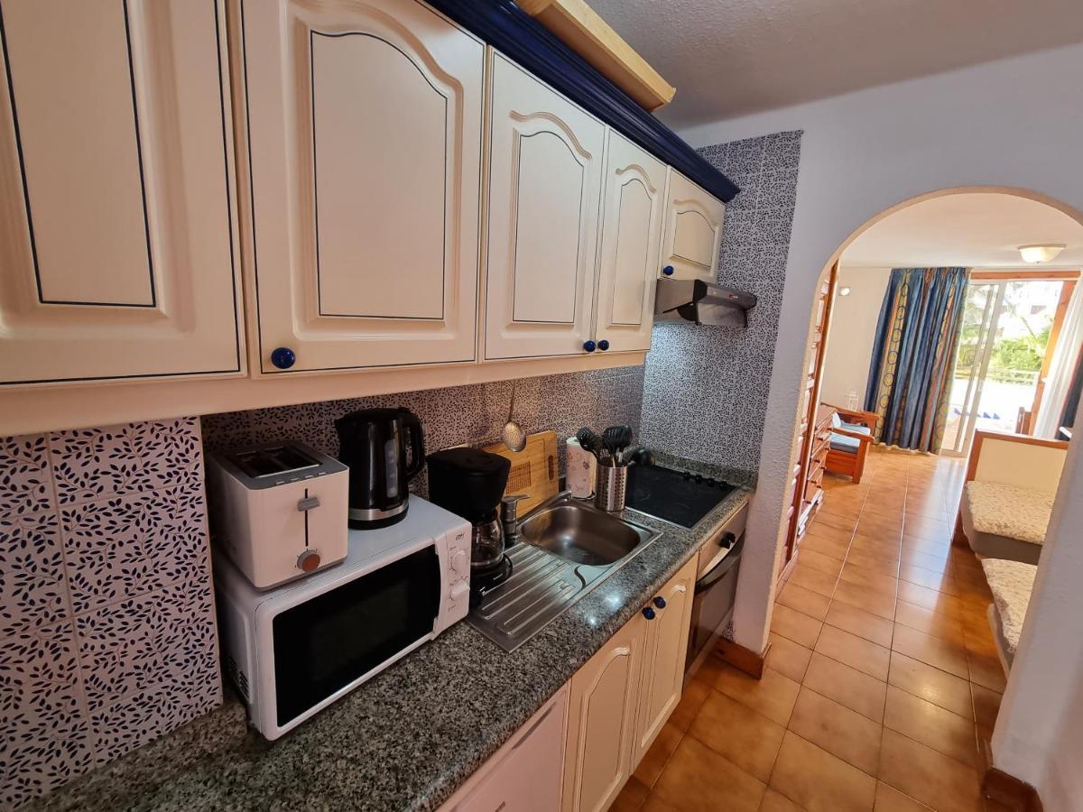 Studio Apartment No 1 Directly On The Beach And Sea, Terrace, Heated Pool, Wifi Playa de las Americas  Bagian luar foto