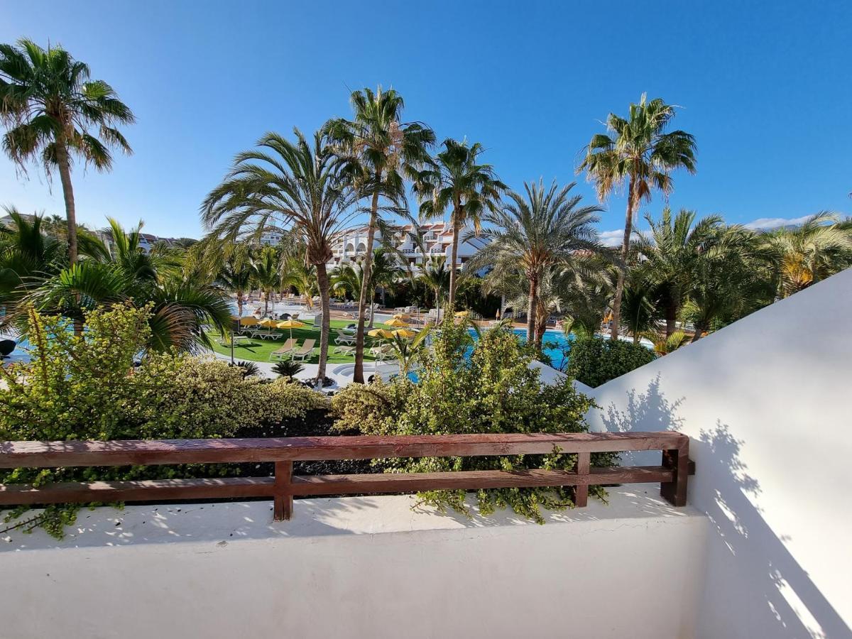 Studio Apartment No 1 Directly On The Beach And Sea, Terrace, Heated Pool, Wifi Playa de las Americas  Bagian luar foto