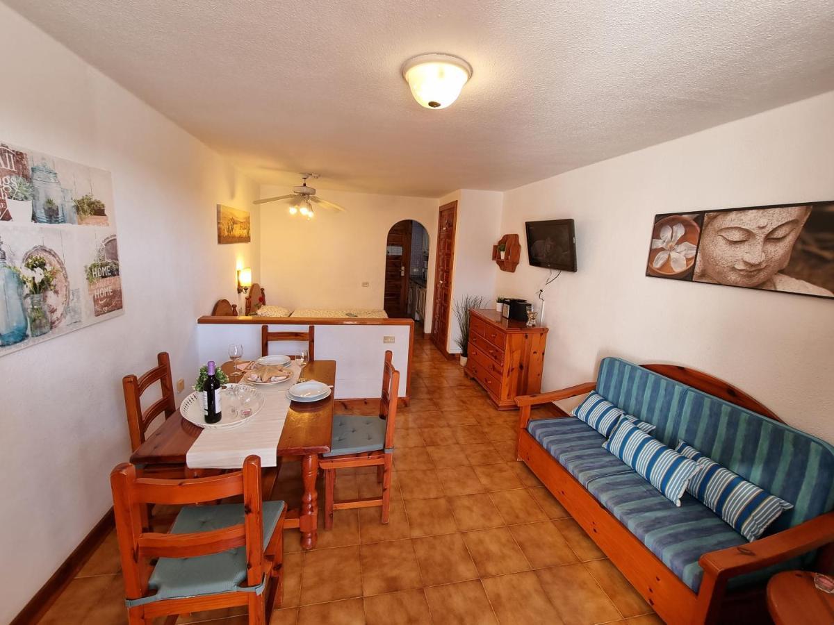 Studio Apartment No 1 Directly On The Beach And Sea, Terrace, Heated Pool, Wifi Playa de las Americas  Bagian luar foto