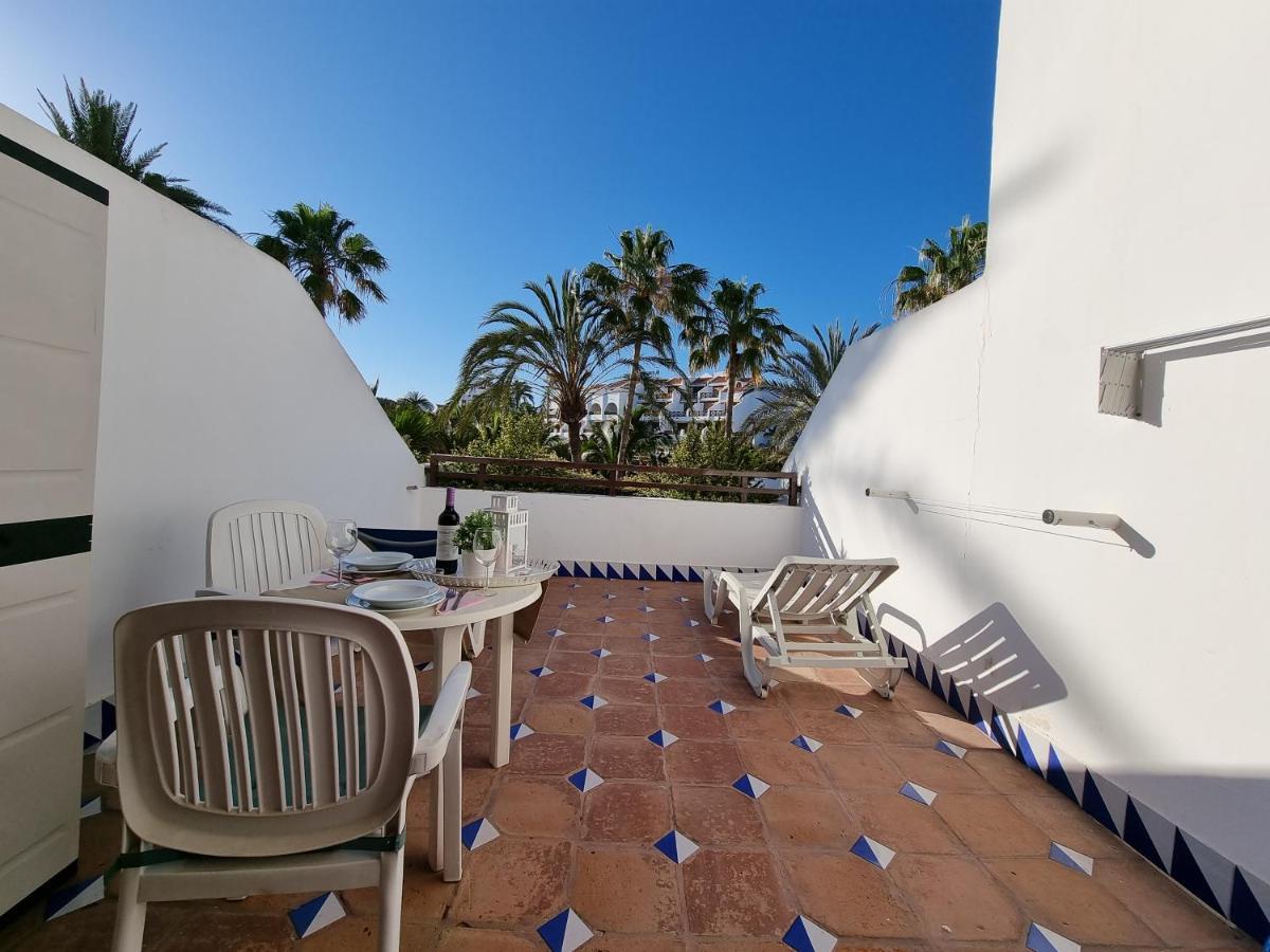 Studio Apartment No 1 Directly On The Beach And Sea, Terrace, Heated Pool, Wifi Playa de las Americas  Bagian luar foto