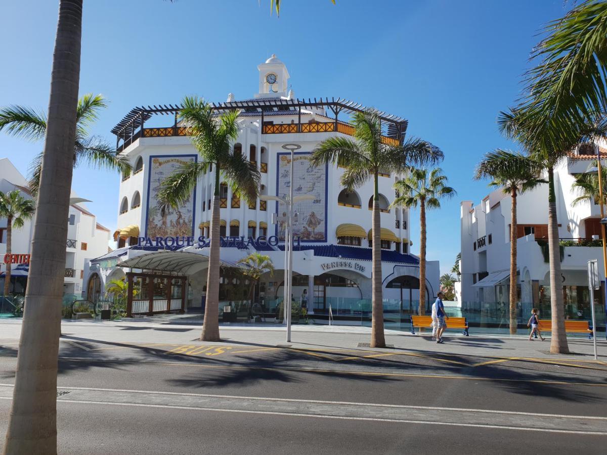Studio Apartment No 1 Directly On The Beach And Sea, Terrace, Heated Pool, Wifi Playa de las Americas  Bagian luar foto