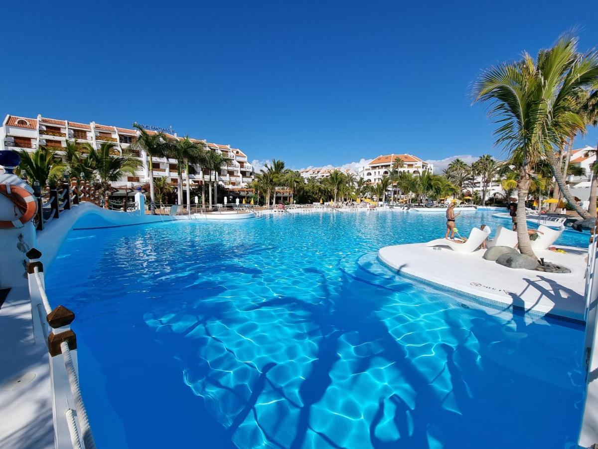 Studio Apartment No 1 Directly On The Beach And Sea, Terrace, Heated Pool, Wifi Playa de las Americas  Bagian luar foto
