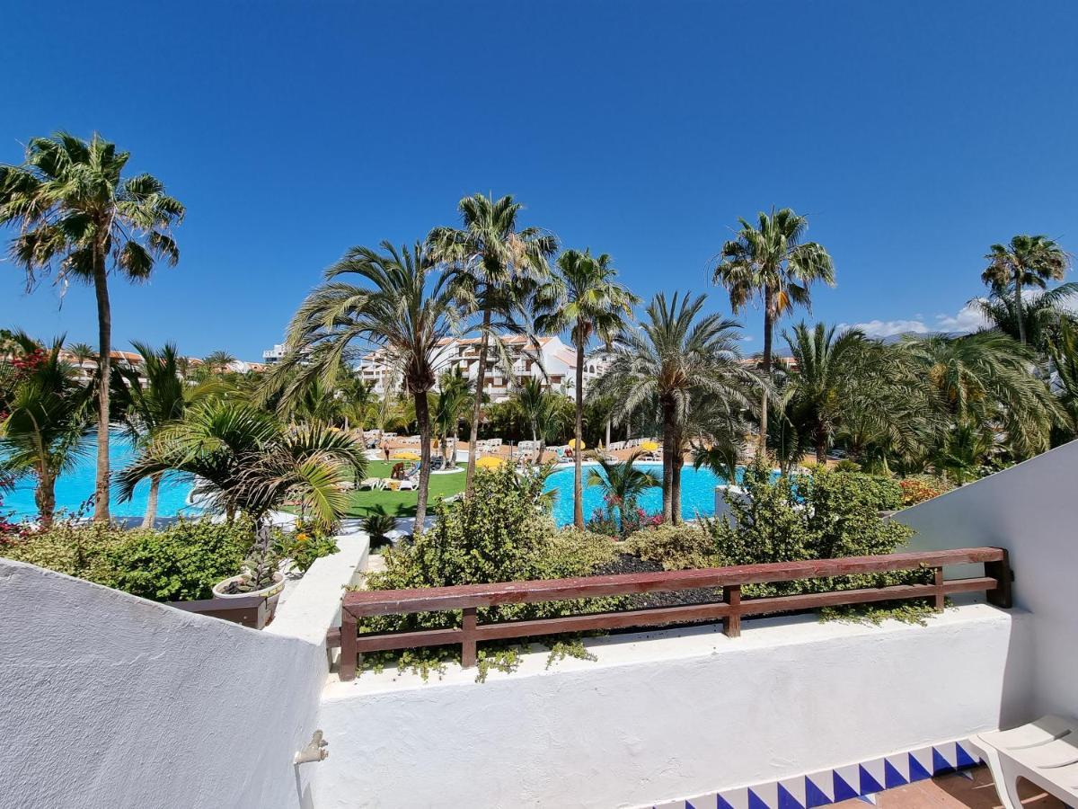 Studio Apartment No 1 Directly On The Beach And Sea, Terrace, Heated Pool, Wifi Playa de las Americas  Bagian luar foto