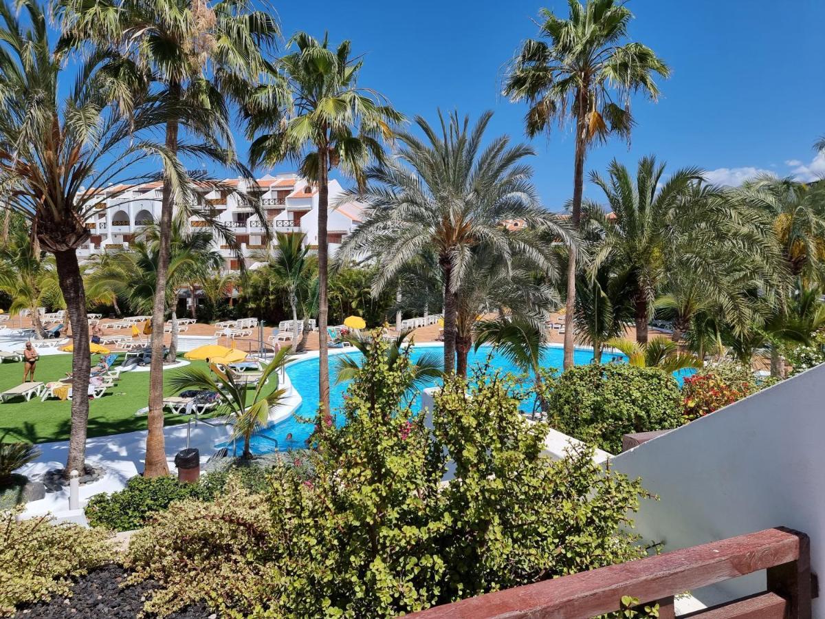 Studio Apartment No 1 Directly On The Beach And Sea, Terrace, Heated Pool, Wifi Playa de las Americas  Bagian luar foto