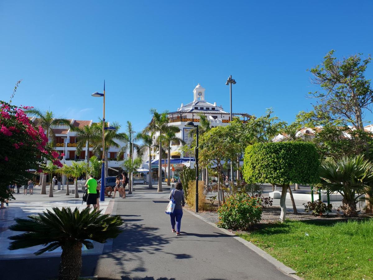 Studio Apartment No 1 Directly On The Beach And Sea, Terrace, Heated Pool, Wifi Playa de las Americas  Bagian luar foto
