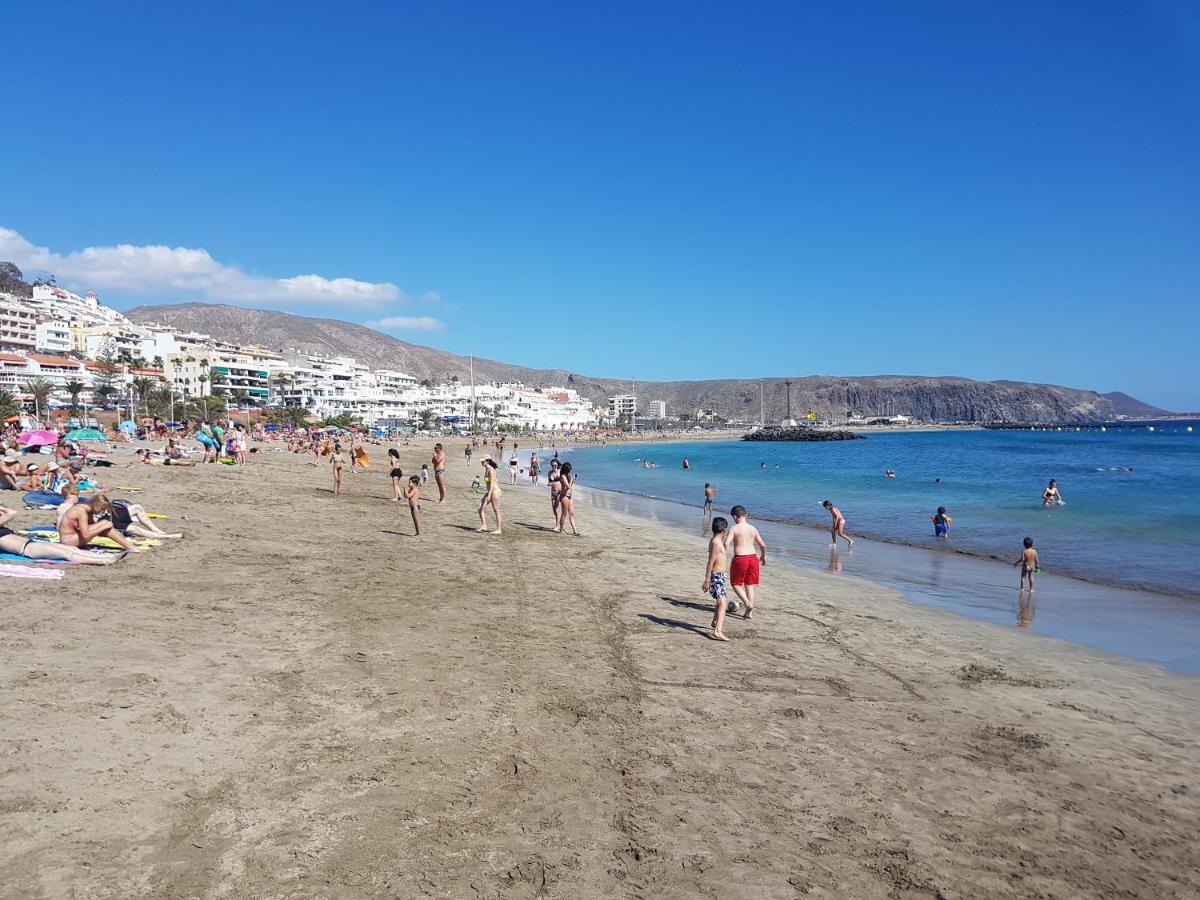 Studio Apartment No 1 Directly On The Beach And Sea, Terrace, Heated Pool, Wifi Playa de las Americas  Bagian luar foto